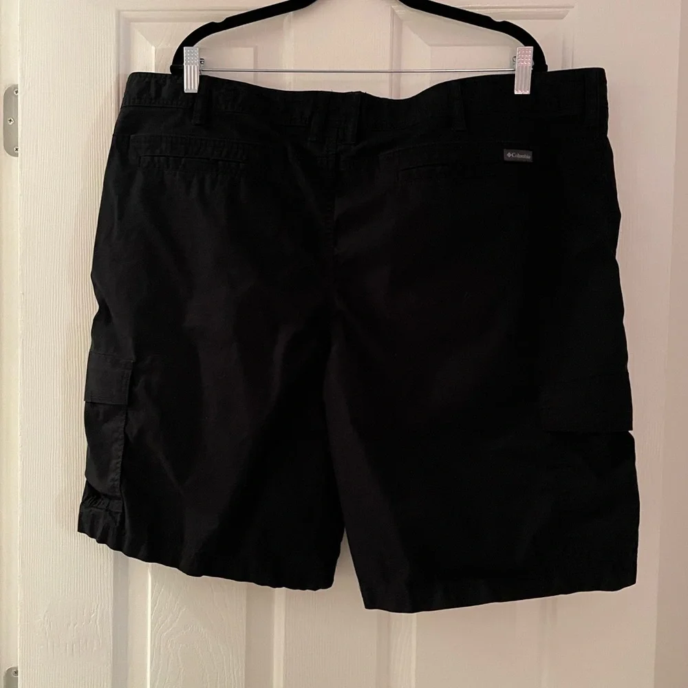 Men’s black Columbia cargo shorts - 44W